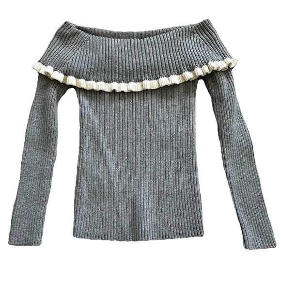 INTERMIX Sweaters - INTERMIX Gray Off-Shoulder Sweater w/ Cream Trim Feminine Dainty Size Small